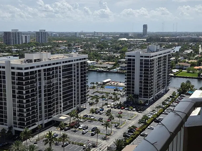 1980 S Ocean Dr #22C — Photo 3