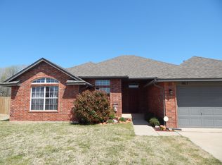 1817 W Mallard Way, Mustang, OK 73064