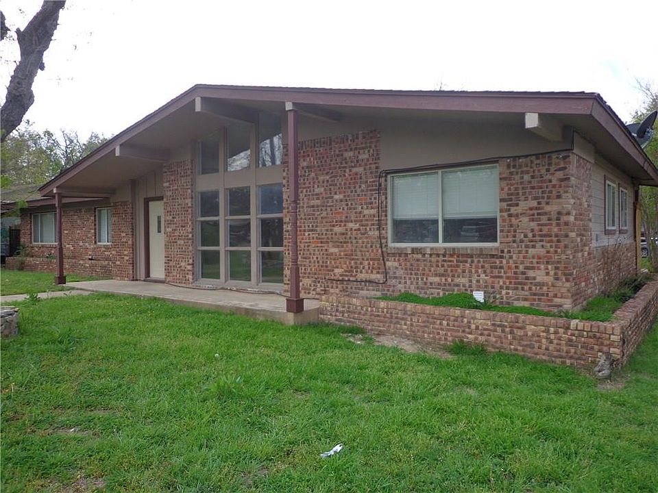 1st image of 106 Broadmoor Cir