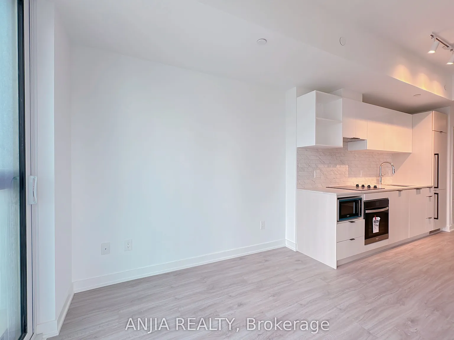 2 bed, $2,890 — Photo 2