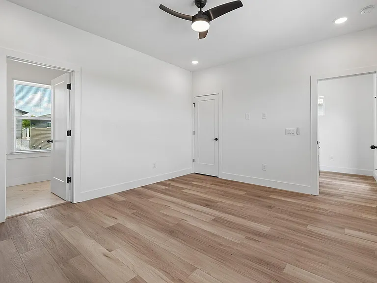 1241 N Avondale Cir — Photo 21