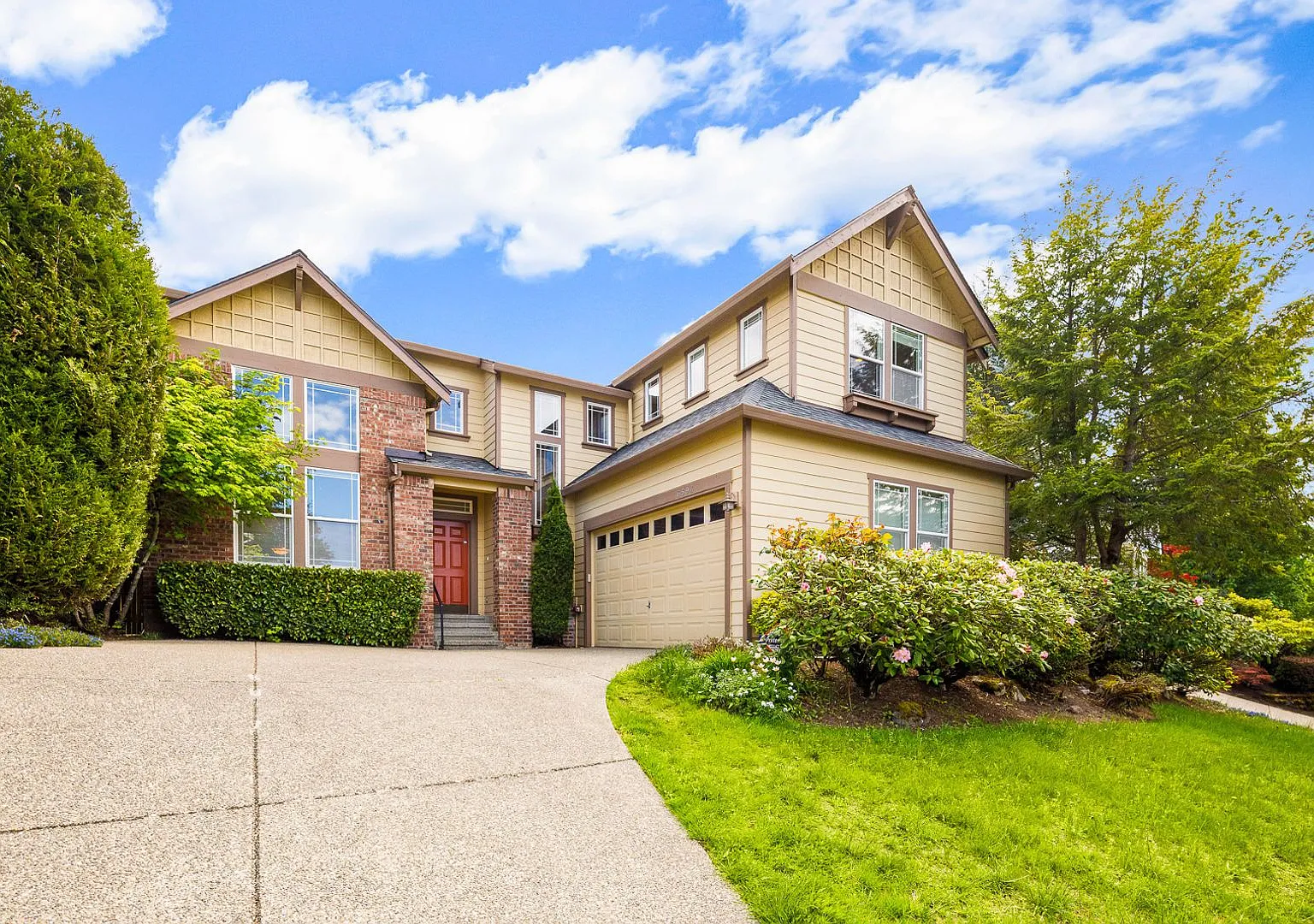 Bright & Spacious 4 Bedroom Lakemont Home — Photo 2