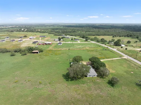 1 County Road 342, La Vernia, TX 78121