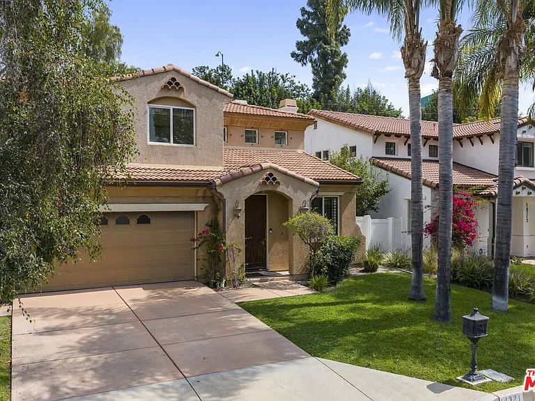 14321 Hortense St — Photo 4