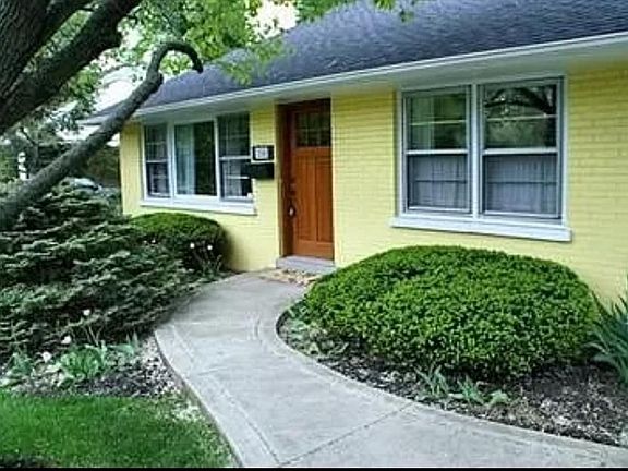 3rd image of 2138 Wilmette Ave