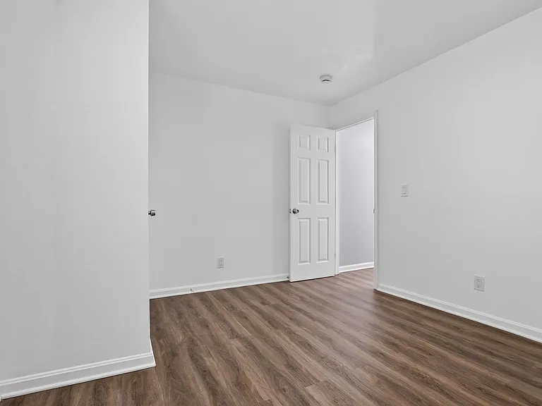 2537 Hollins St — Photo 7