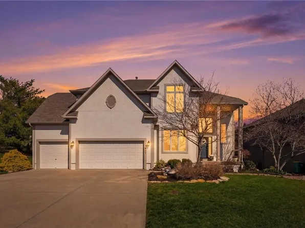 15917 Ballentine St, Overland Park, KS 66221