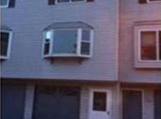 30 Angle St APT 11, Lowell, MA 01851