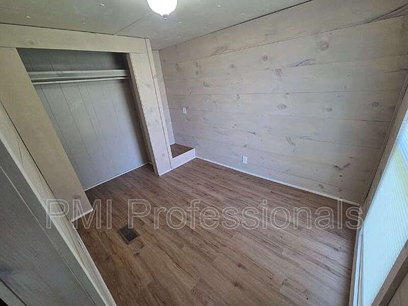 3rd image of 927 Cranor Rd