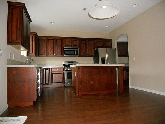 5th image of 327 Hillshire Dr