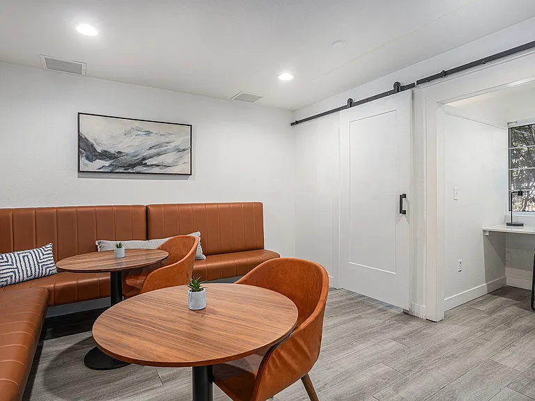 Oakdale Springs Apartments — Photo 22