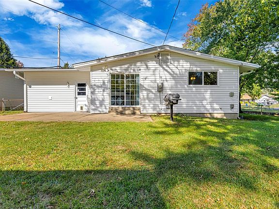 5th image of 2450 Palm Dr