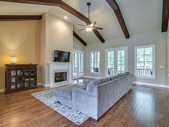 4th image of 6612 Hastings Ln