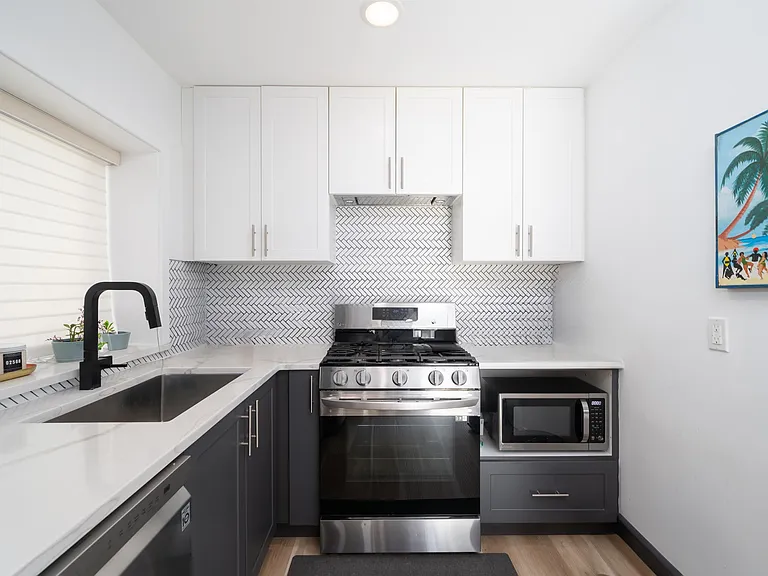 83 Waverly St #1 — Photo 10