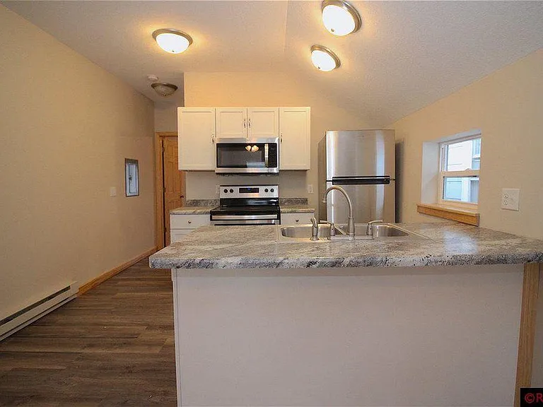 118 Van Brunt St — Photo 2