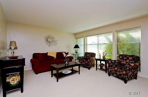 2nd image of 930 Glencoe Dr