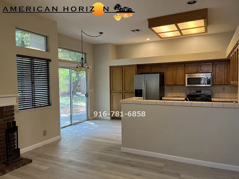 715 Merrill Ct — Photo 8