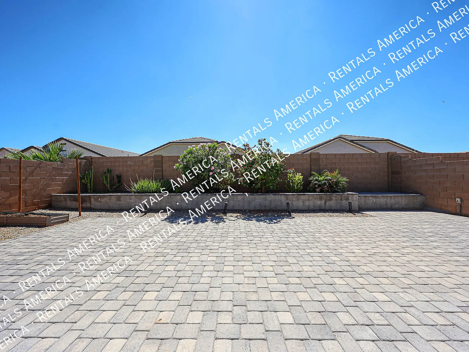 Spacious 4-Bedroom Home with Private Backyard — Photo 2
