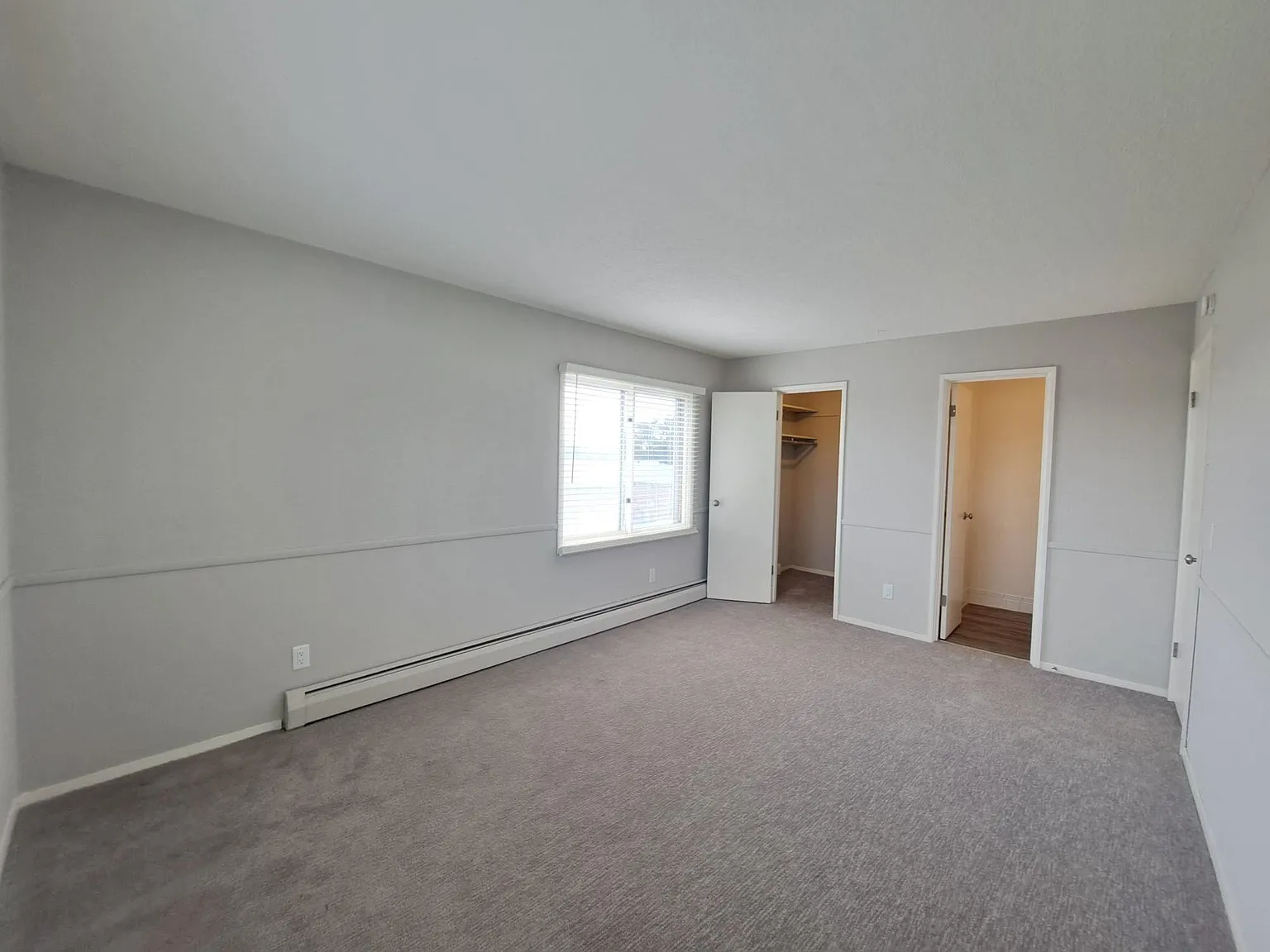 Corinthian Apartments — Photo 4