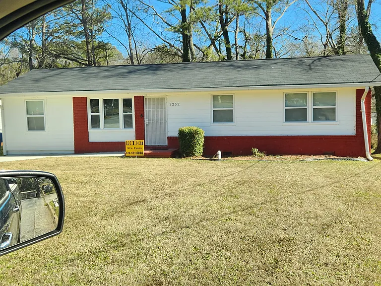 3252 Renault Rd SE — Photo 3