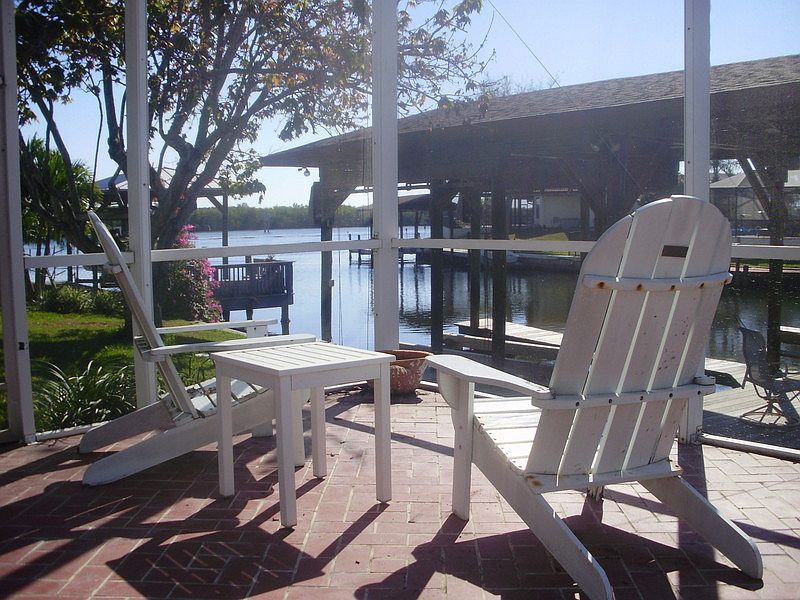 Screen Porch
						:
						Screen porch with great view, wandering dauphins, mantees, fantastic bird life.