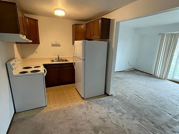 2nd image of 1300 Dewey St #3