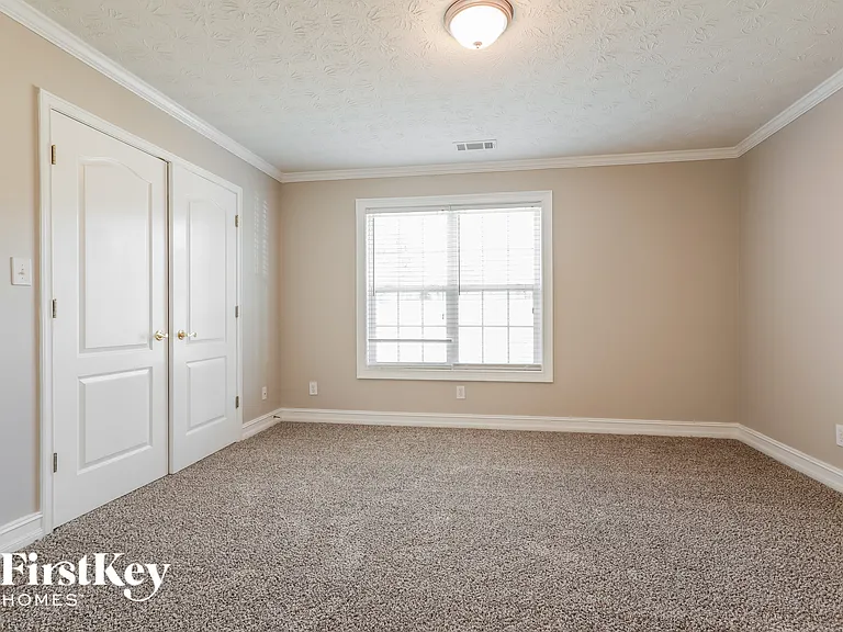 715 Roland Manor Dr — Photo 10