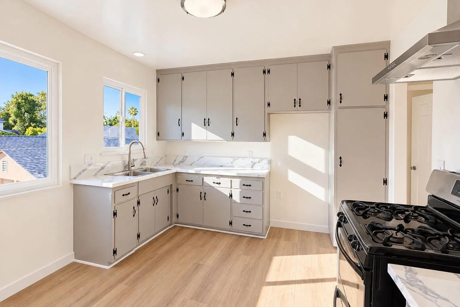 2 bed, 800 sqft, $2,800 — Photo 4