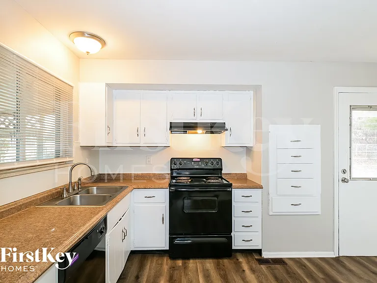 4872 Bristol Rock Rd — Photo 5