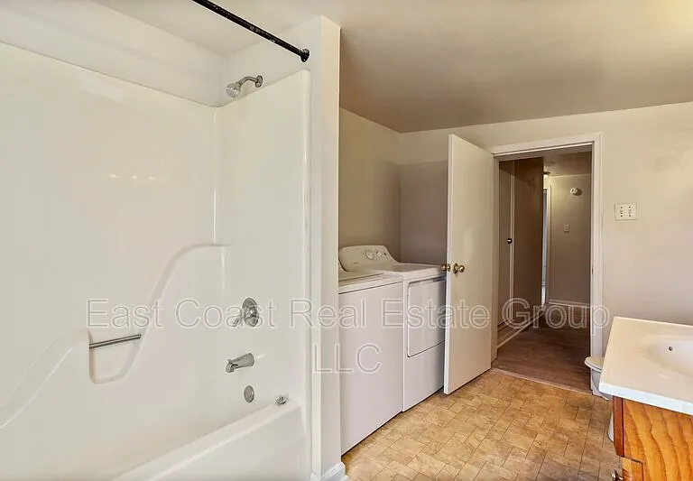 118 S Locust St — Photo 12
