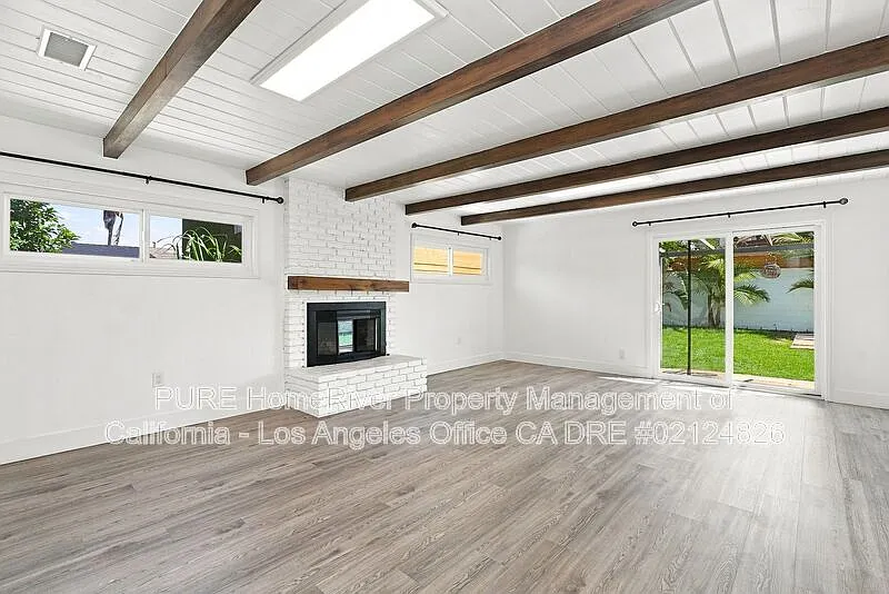 4 bed, 2.5 bath, 1608 sqft, $4,749 — Photo 3