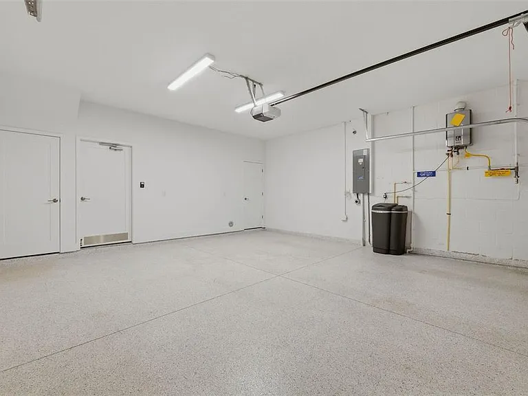 946 Highland Ave #16 — Photo 28