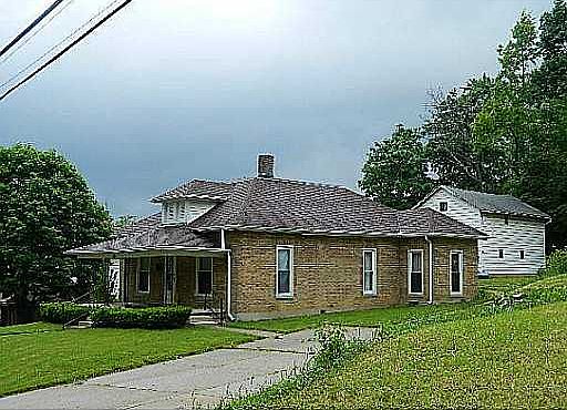 3rd image of 702 E Court St