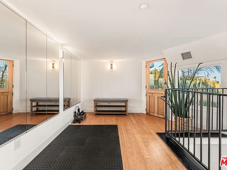 8425 Hillside Ave — Photo 45