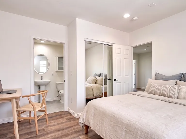 145 N Alexandria Ave — Photo 3