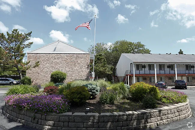 Oak Hill Apartments — Photo 4
