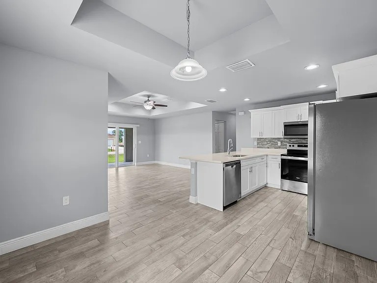 655 Chemstrand St E — Photo 8