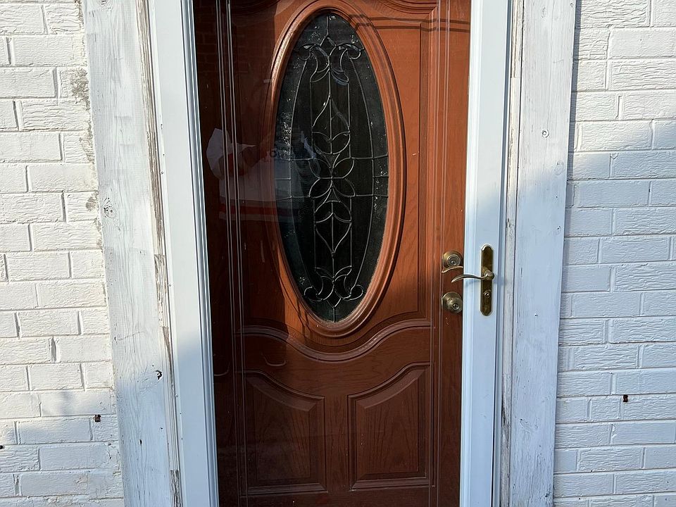 Private Side Entrance