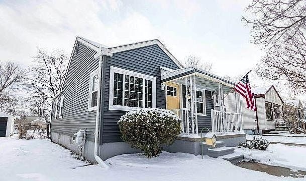 1st image of 33113 Ravena Ave