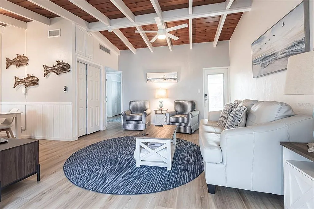 1 bed, 1.0 bath, 708 sqft, $5,370 — Photo 3
