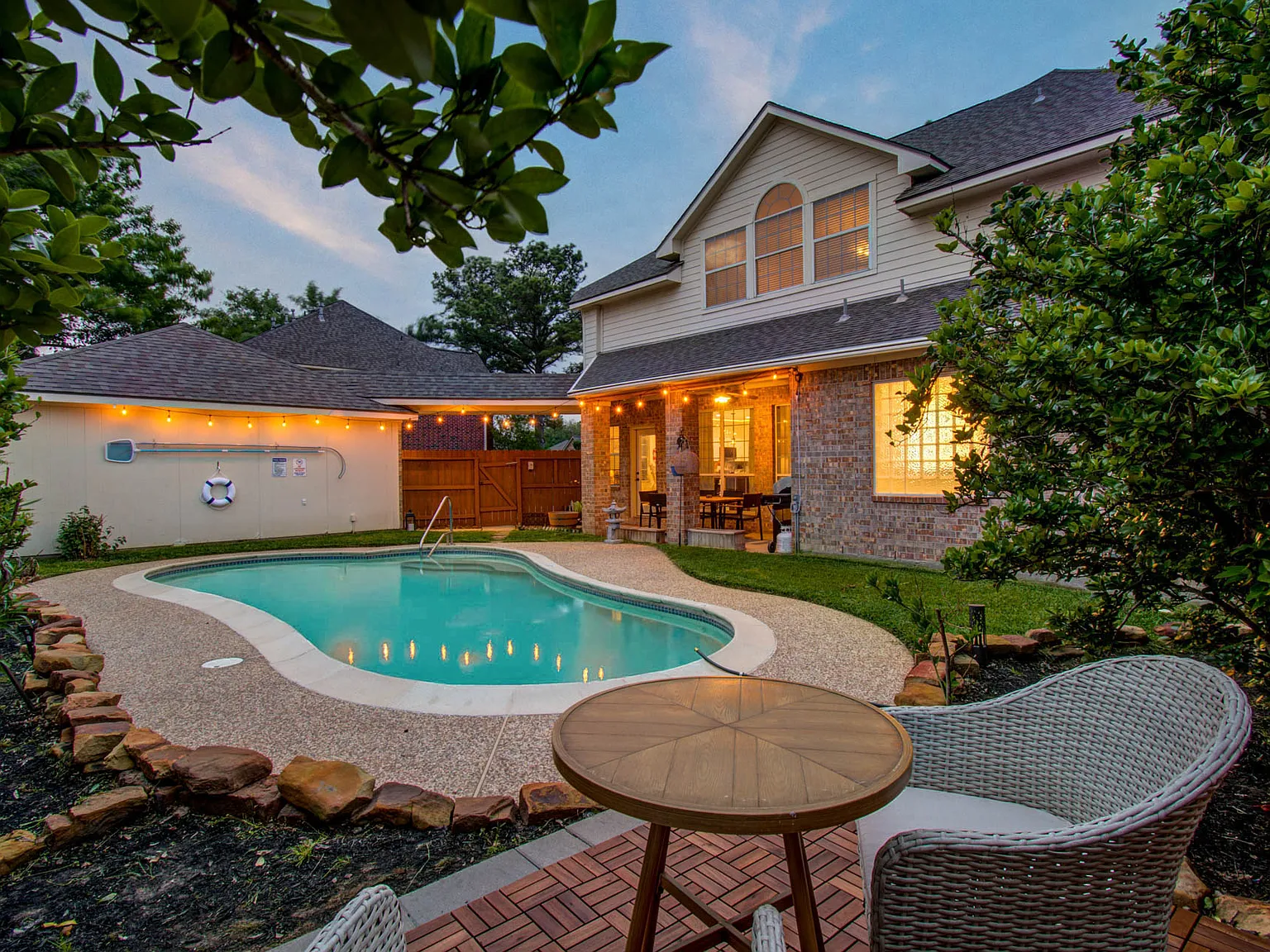 5 bed, 3.5 bath, 3713 sqft, $10,500 — Photo 1