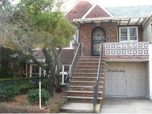 Sold by Royal York Realty, Inc. | media 3