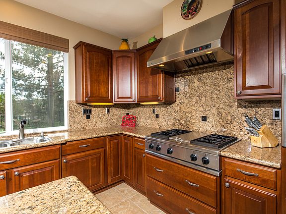 4th image of 1469 Glencrest Dr