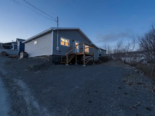 4 Oil Road, Upper Island Cove, NL A0A4E0