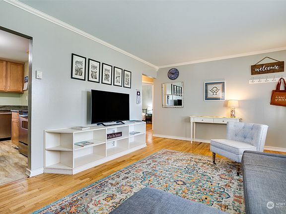 5th image of 3105 Glendale Drive W