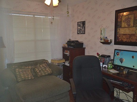 4th image of 1104 E 52nd St