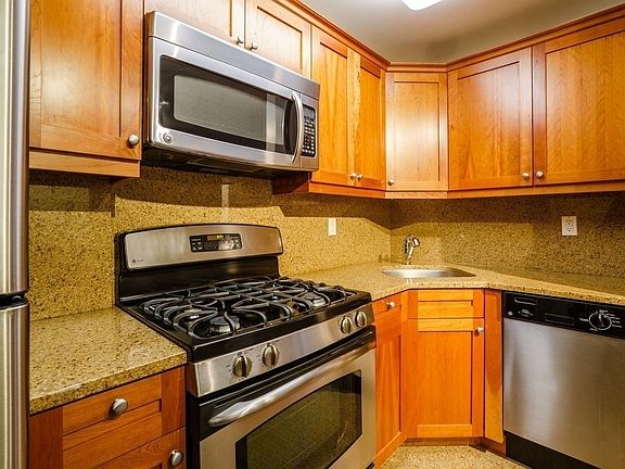 5th image of 300 E 46th St #11LL