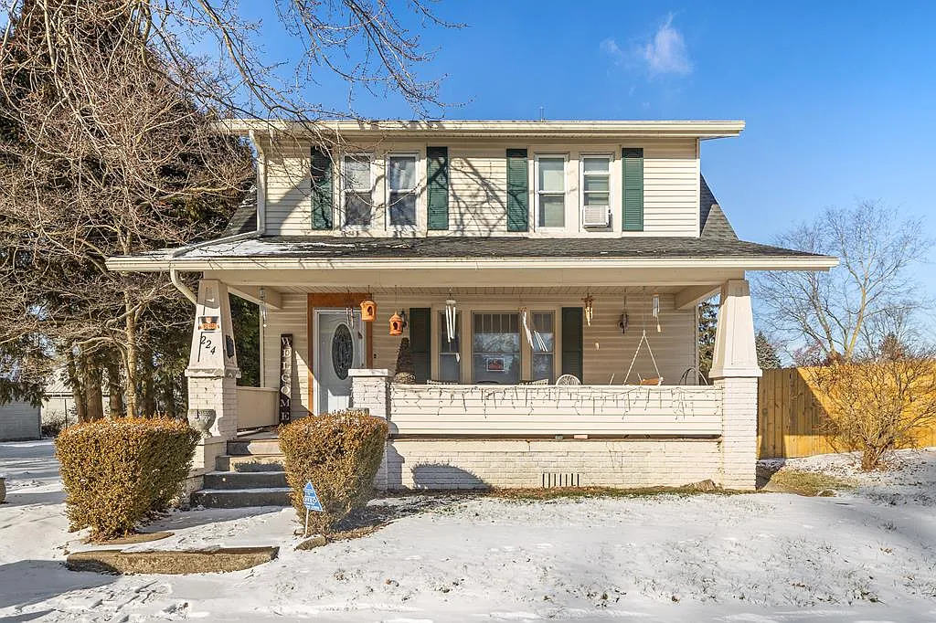 224 Erie St photo 1