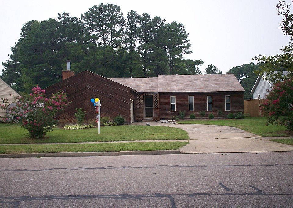 1st image of 2484 Mirror Lake Dr