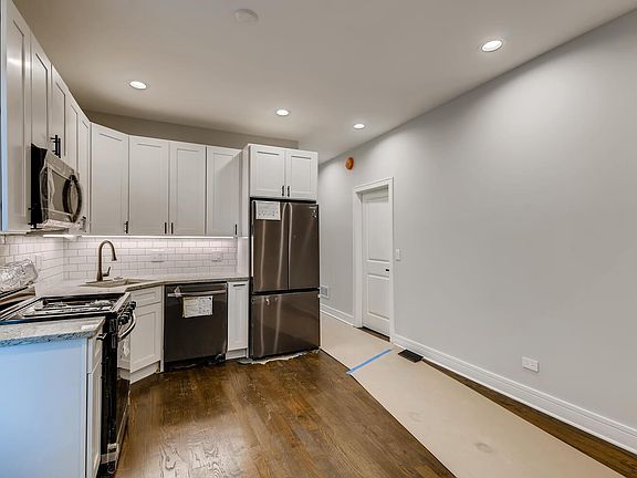 4th image of 3241 N Hamlin Ave #1
